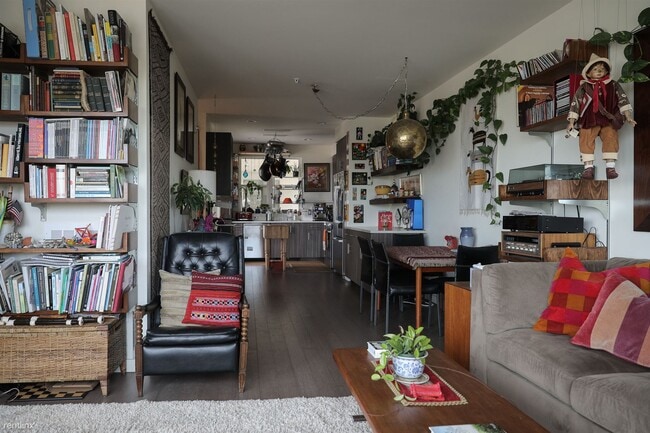 Building Photo - 3 br, 3 bath Townhome - 501 Donahue Street 2
