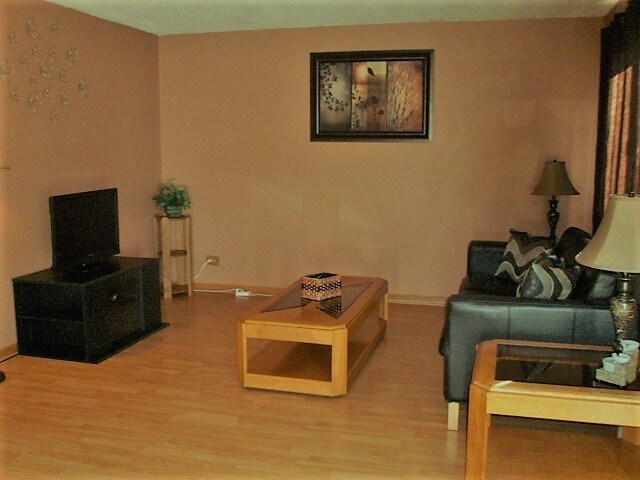 Building Photo - 1733 Howe Ln