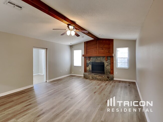 Foto del edificio - 7925 Cameron Cay Ct