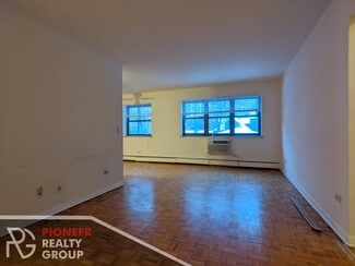 Building Photo - 510 W Briar Pl