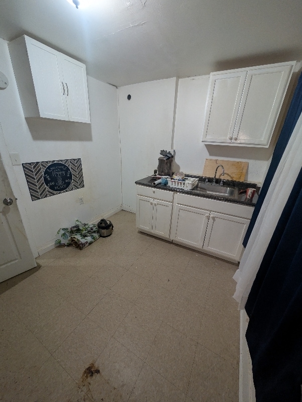 Building Photo - 240 Timon St