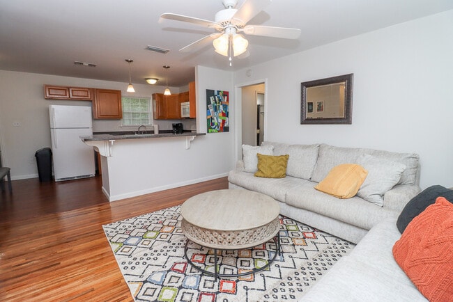 Building Photo - 1904 Karen Ln