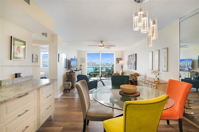 Foto del edificio - 2935 NE 163rd St