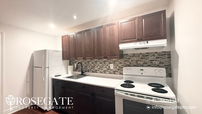 Photo du bâtiment - Brand New 1-Bedroom + Den Basement Unit in...