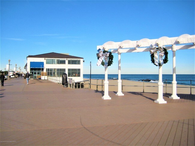 Building Photo - 59 Pavilion Ave