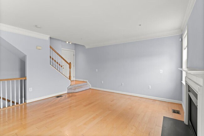 Building Photo - Contemporary 3 LVL 3 -2.5 TH w/ one car ga...