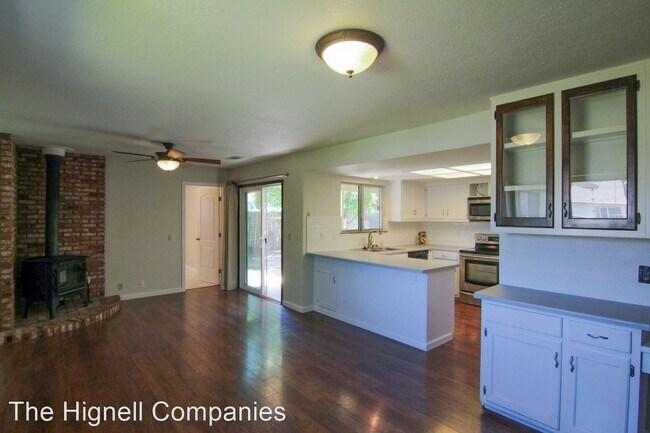 Foto del edificio - 3 br, 2.5 bath House - 1147 Pineland Dr.