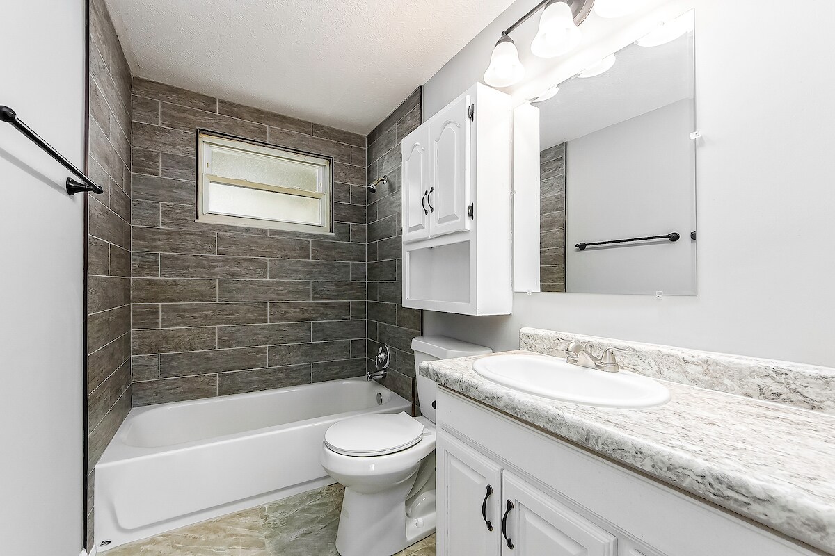 Foto principal - 868 Harwood Dr