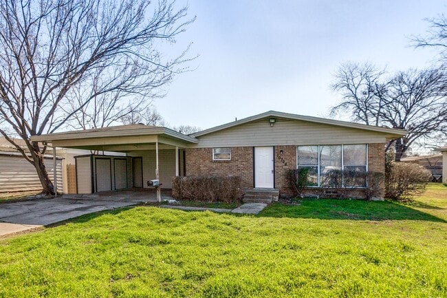 Spacious 4 Bed 2 Bath Home with Stainless Steel Appliacnes - Spacious 4 Bed 2 Bath Home with Stainless Steel Appliacnes
