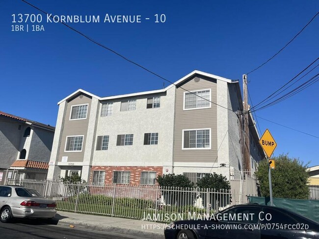 Building Photo - 13700 Kornblum Ave.