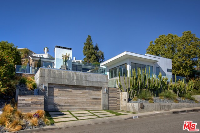 Primary Photo - 1239 Las Pulgas Rd