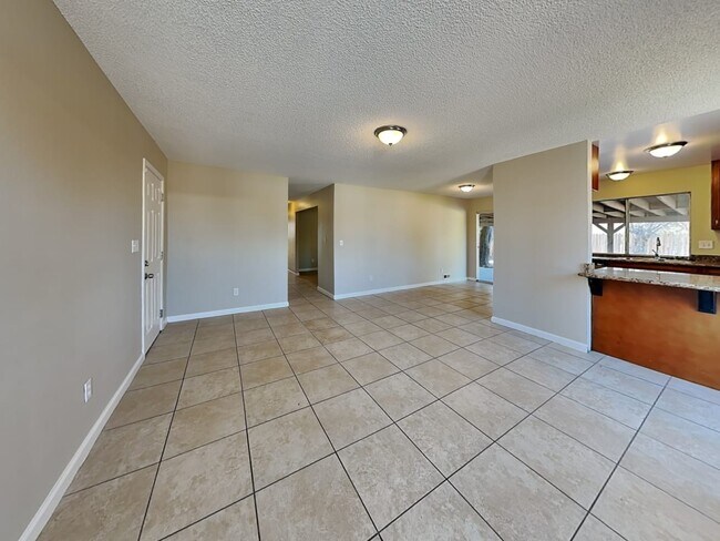 Foto del edificio - 38 Huntington Cir