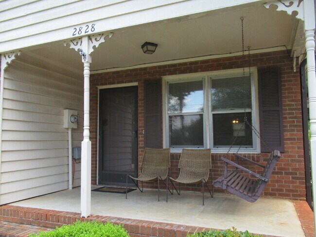 Foto del edificio - Brick Home located just outside of Hickory NC City Limits!