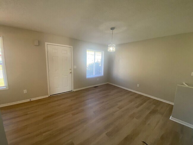 Building Photo - 3101 SE 17th St