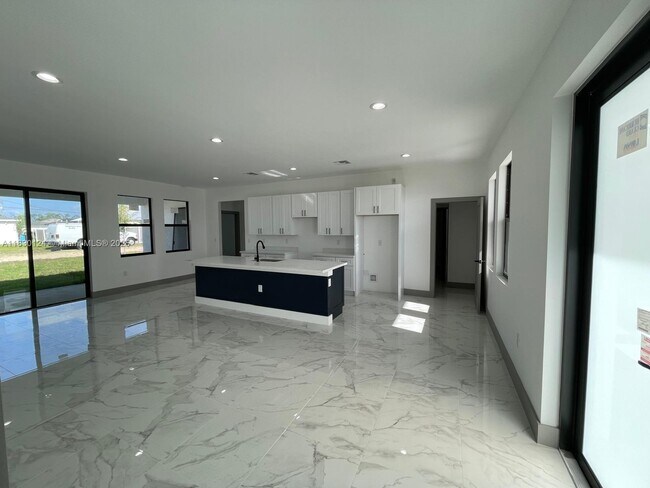 Foto del edificio - 3000 Nelson Rd N