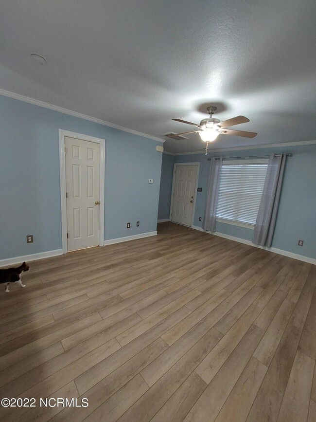 Building Photo - 205 Ashwood Dr