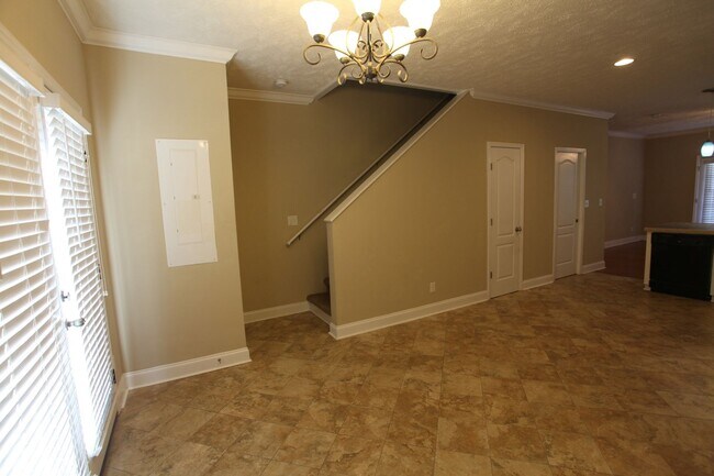 Foto del edificio - 2 Bedroom/2.5 Bath Available in July!