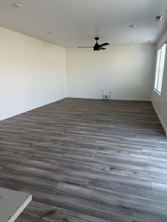 Building Photo - 273 Lightning Ave