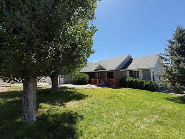 Foto del edificio - 3 bedroom home off of the Spring Creek Gol...