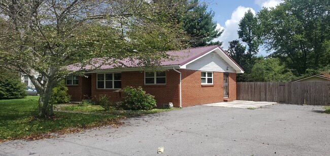 Side entrance to mud room - 4206 Anderson Pike