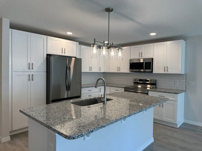 Foto del edificio - NEW 3/2/1 ready to rent! Pet friendly.