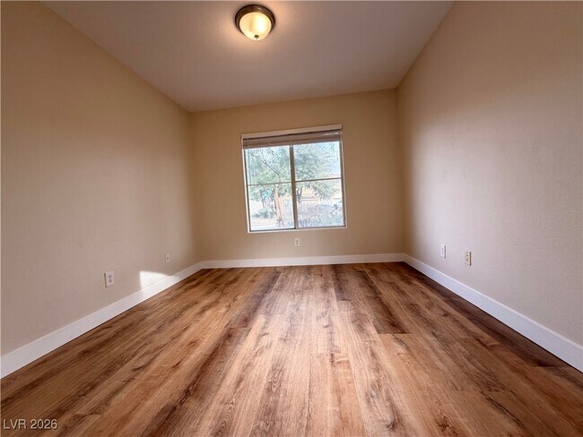 Building Photo - 10977 African Sunset St