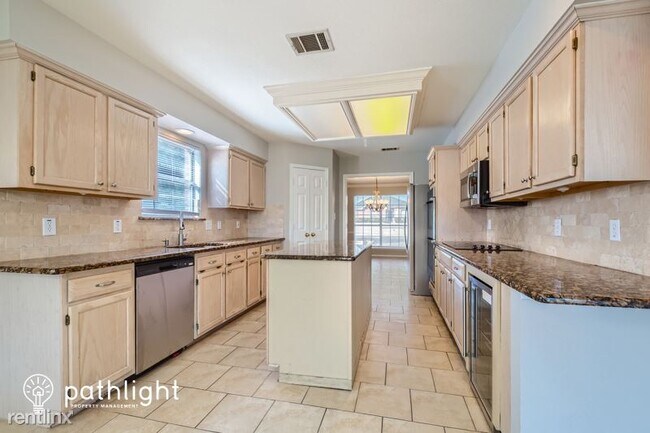 Building Photo - 4 br, 2.5 bath House - 2006 Arapaho Trail ...