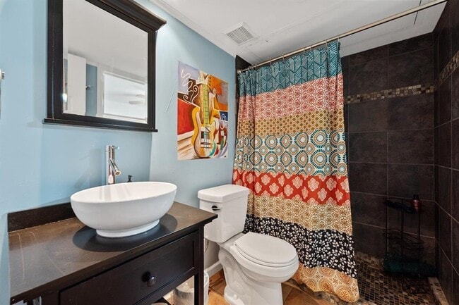 Building Photo - 1818 S Lakeshore Blvd