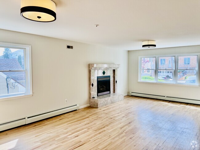 Building Photo - 166 Woodside Ave