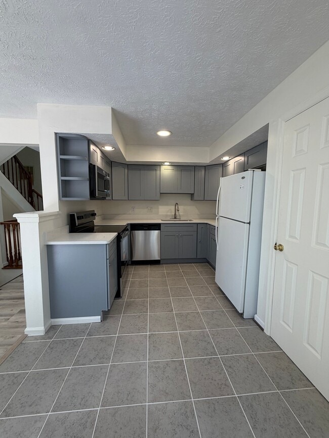 Building Photo - 2110 Commodore Ct