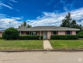 Building Photo - 2700 SW 85th St