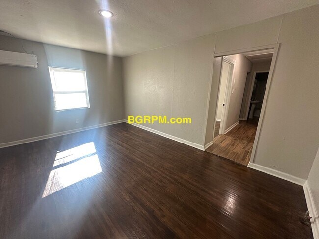 Foto del edificio - 4936-4938 Atkins Street