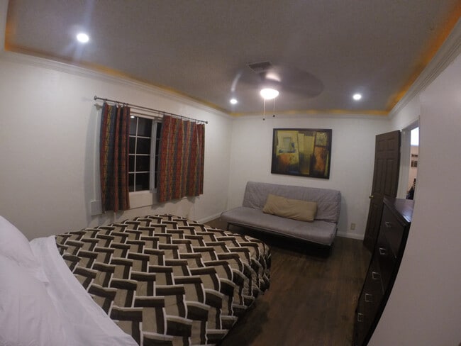 Foto del edificio - 6002 Hazelbrook Ave