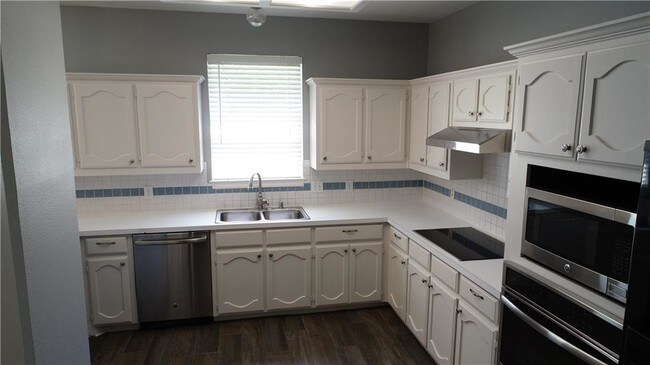 Building Photo - 1807 Hunters Ridge Dr