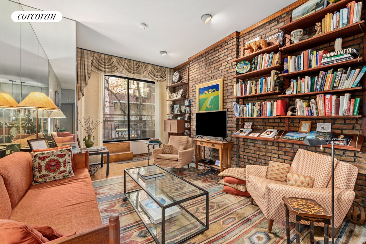 Foto principal - 243 E 77th St