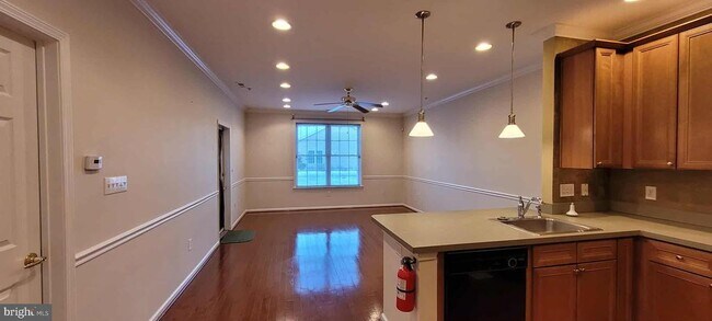 Building Photo - 515 Highland Ests