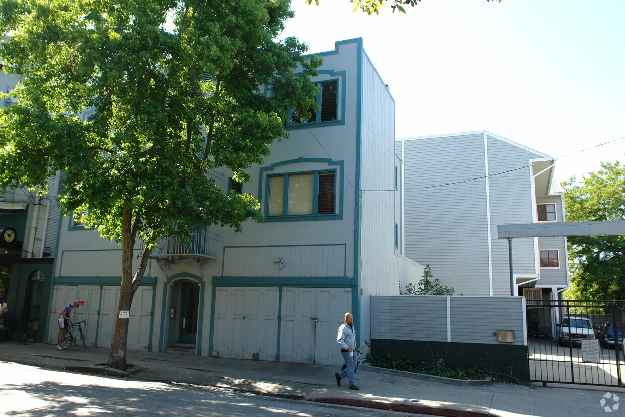 Building Photo - 309 63rd St