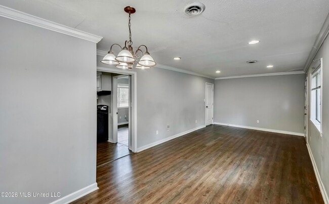 Photo - 823 Dunton Rd House