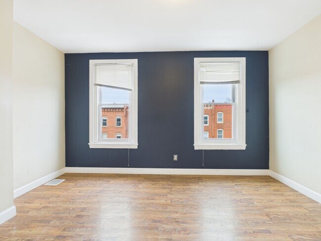 Building Photo - 2914 W Girard Ave