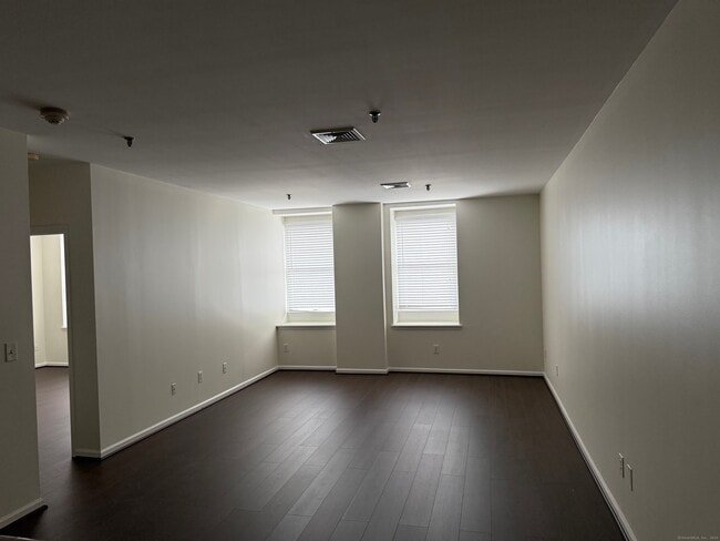 Building Photo - 84 Wall Street