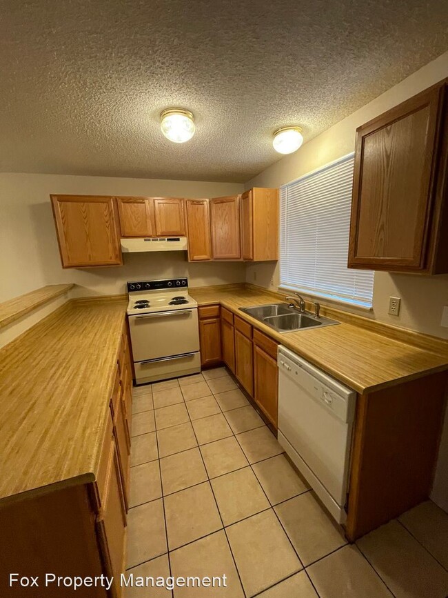 Building Photo - 2 br, 1.5 bath House - 3066 107th Place Un...