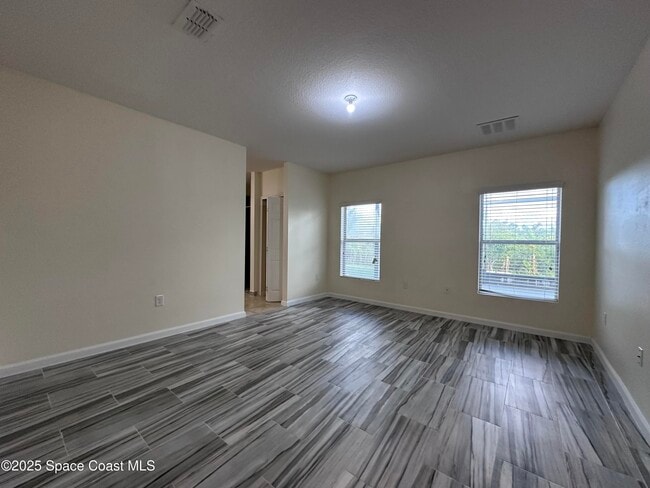 Building Photo - 1526 Litchfield Dr