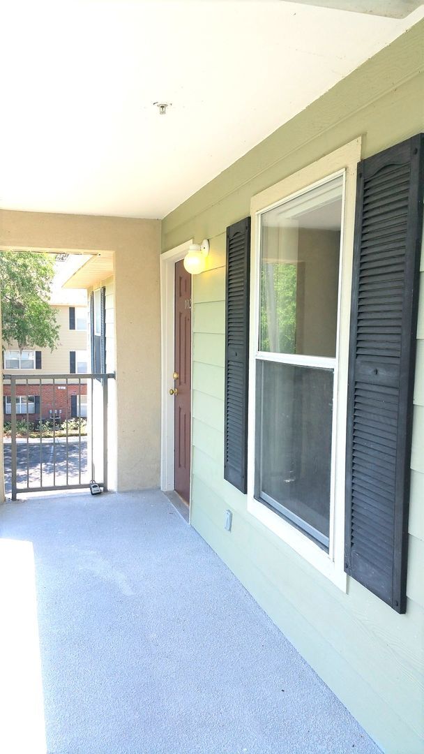 Building Photo - FOR RENT 3 Bedroom 2 bathroom upper floor ...