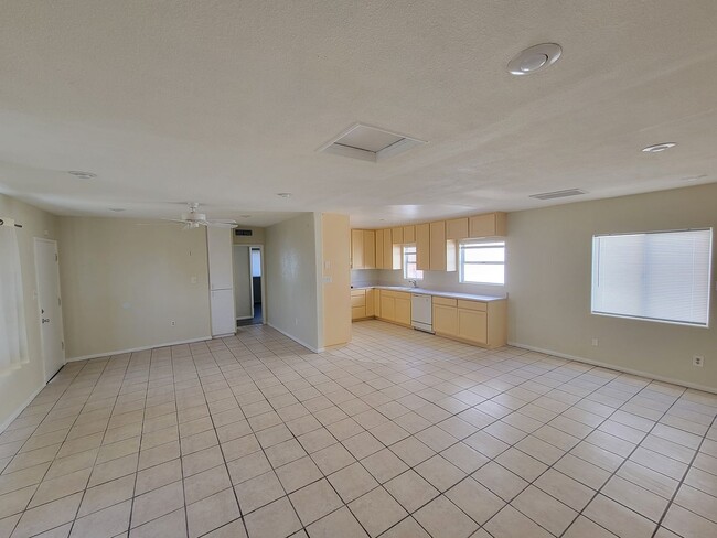 Building Photo - 1098 Rose Ave