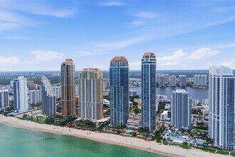Building Photo - 17901 Collins Ave