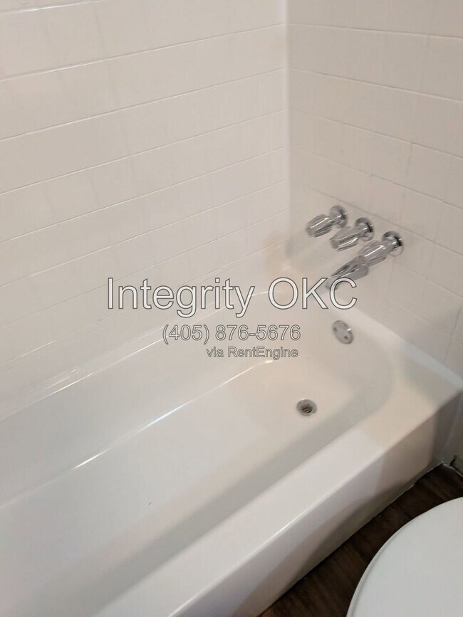 Foto del edificio - 3907 N Rockwell Ave