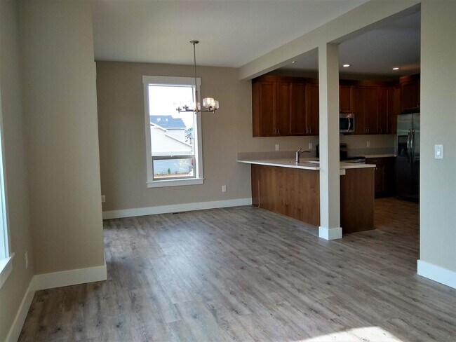 Building Photo - Application Pending - Pet Friendly, 4 Bedr...