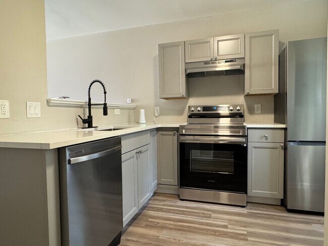 Foto del edificio - 4218 Kaplan Dr