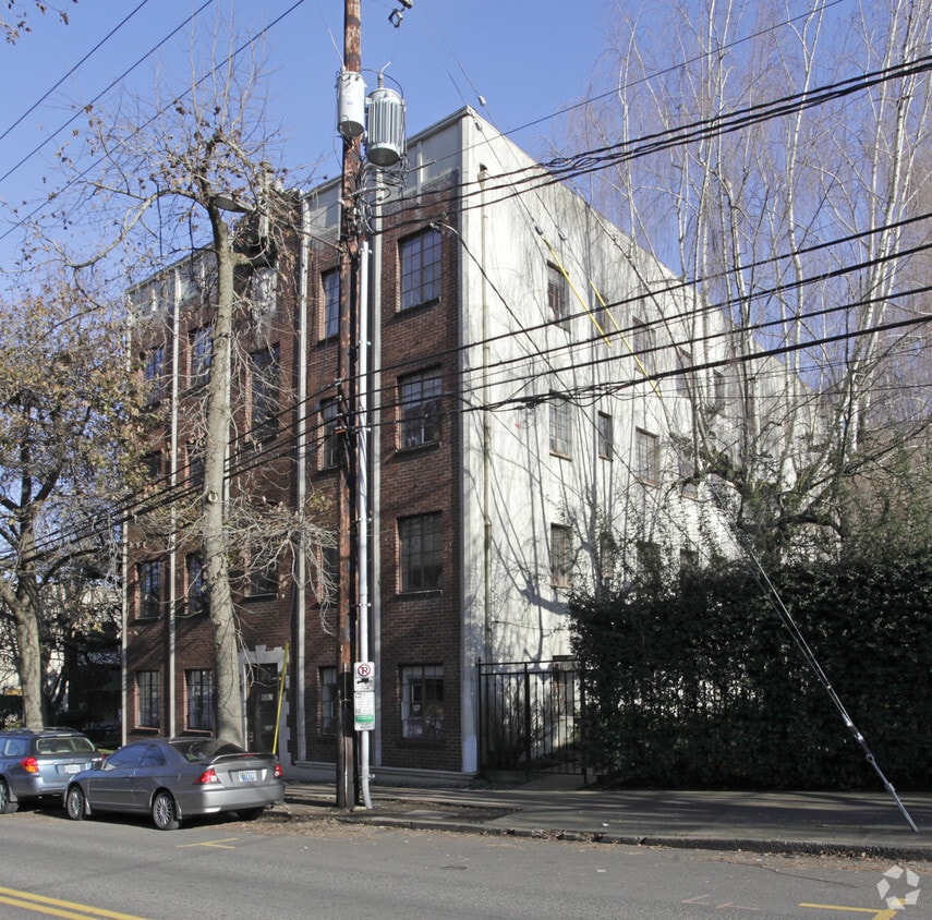 Primary Photo - Portland Rose Apartments