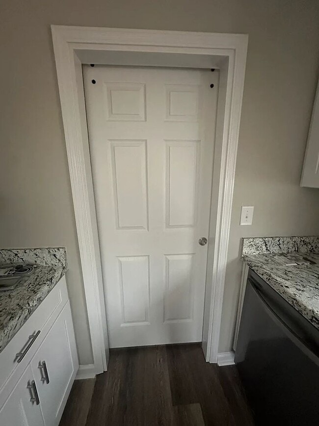 Building Photo - 216 Westbrook Dr